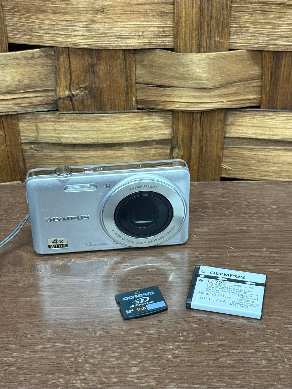 Olympus VG-110 Compact Digital Camera in Silver with Battery and xD Card